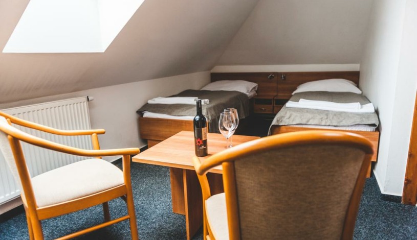 HOTEL U ČESKÉ KORUNY Hradec Králové - Pokoj se dvěma oddělenými lůžky